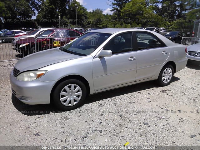 4T1BE32K44U909346 - 2004 TOYOTA CAMRY LE/XLE/SE 银色 照片 2