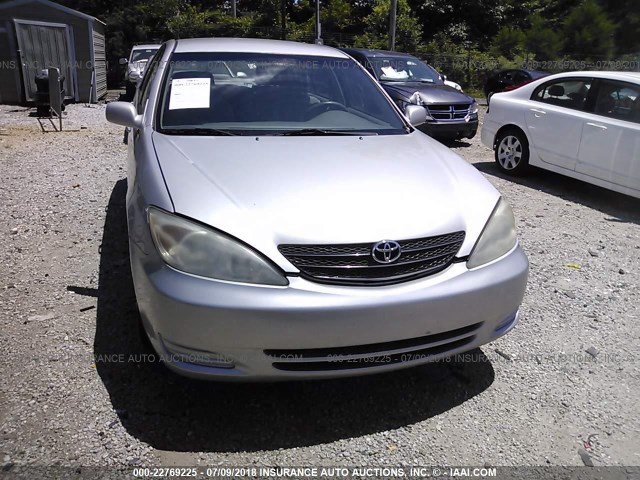 4T1BE32K44U909346 - 2004 TOYOTA CAMRY LE/XLE/SE 银色 照片 6