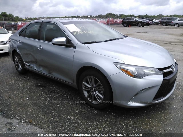 4T1BF1FK3HU789492 - 2017 TOYOTA CAMRY LE/XLE/SE/XSE SILVER photo 1