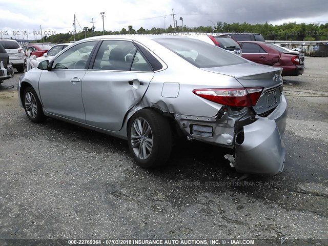 4T1BF1FK3HU789492 - 2017 TOYOTA CAMRY LE/XLE/SE/XSE SILVER photo 3