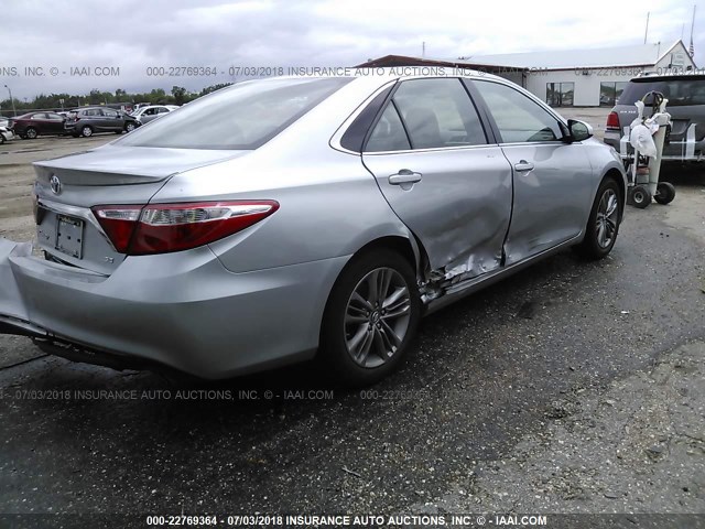 4T1BF1FK3HU789492 - 2017 TOYOTA CAMRY LE/XLE/SE/XSE SILVER photo 4