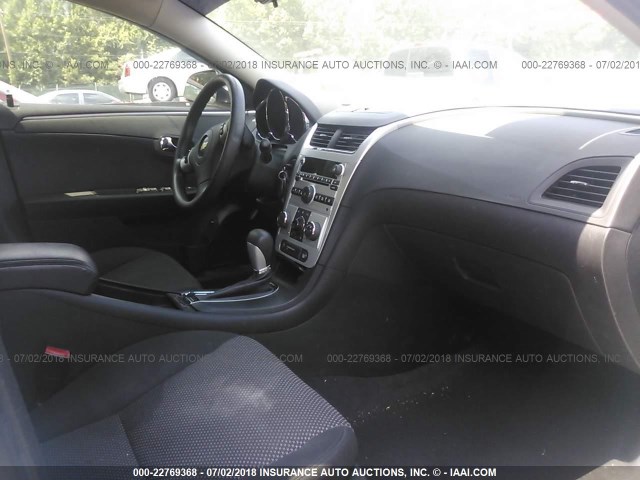 1G1ZC5EB0A4141045 - 2010 CHEVROLET MALIBU 1LT SILVER photo 5