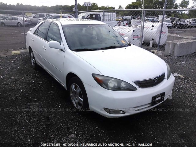 JTDBE32K820091564 - 2002 TOYOTA CAMRY LE/XLE/SE თეთრი ფოტო 1