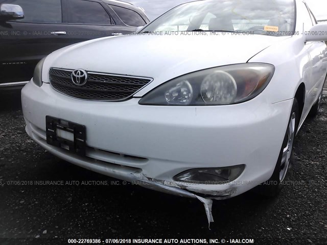 JTDBE32K820091564 - 2002 TOYOTA CAMRY LE/XLE/SE თეთრი ფოტო 6