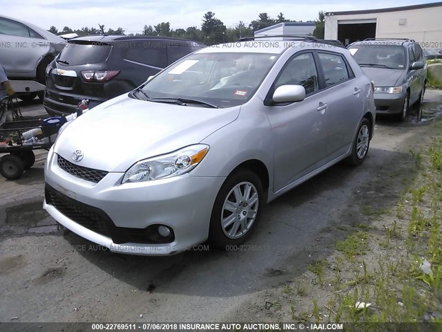 2T1KU4EE8CC812987 - 2012 TOYOTA COROLLA MATRIX  SILVER photo 2