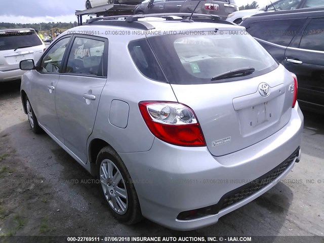 2T1KU4EE8CC812987 - 2012 TOYOTA COROLLA MATRIX  SILVER photo 3