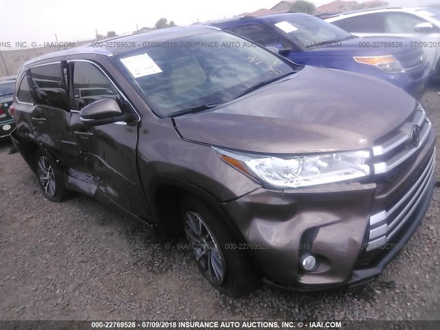 5TDKZRFH0HS188477 - 2017 TOYOTA HIGHLANDER SE/XLE BROWN photo 1