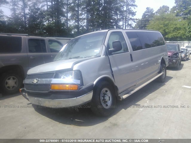 1GAHG39K381164541 - 2008 CHEVROLET EXPRESS G3500  GRAY photo 2