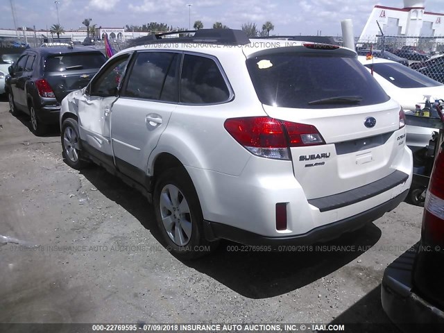 4S4BRBGC8C3290979 - 2012 SUBARU OUTBACK 2.5I PREMIUM WHITE photo 3