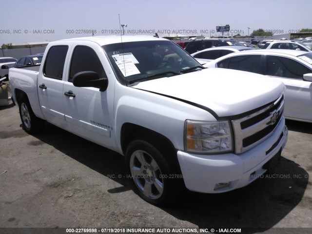 2GCEC13C571606854 - 2007 CHEVROLET SILVERADO C1500 CREW CAB WHITE photo 1