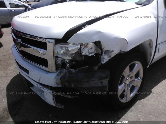 2GCEC13C571606854 - 2007 CHEVROLET SILVERADO C1500 CREW CAB WHITE photo 6