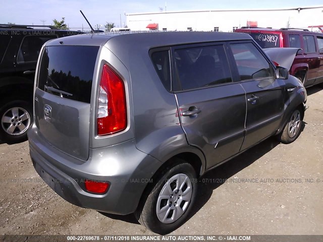 KNDJT2A50D7489286 - 2013 KIA SOUL SILVER photo 4