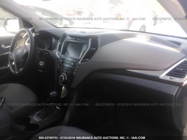 KM8SM4HF7HU212732 - 2017 HYUNDAI SANTA FE SE GRAY photo 5