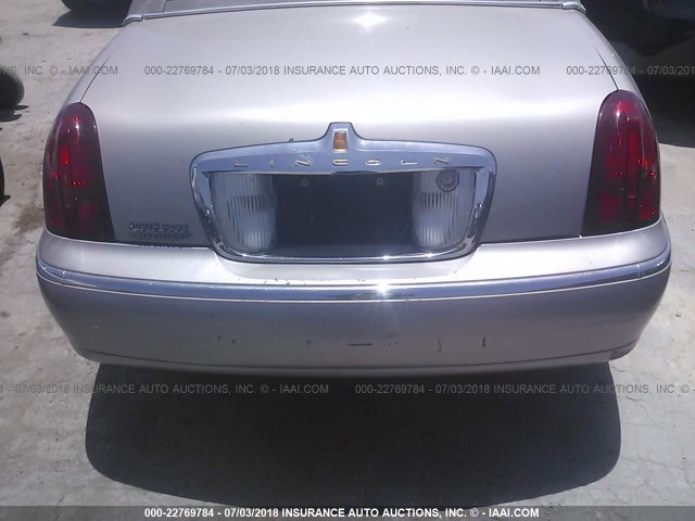 1LNHM82W9XY679474 - 1999 LINCOLN TOWN CAR SIGNATURE TAN photo 6