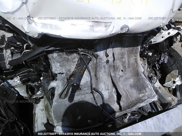 5TDKKRFHXGS161838 - 2016 TOYOTA HIGHLANDER XLE თეთრი ფოტო 10