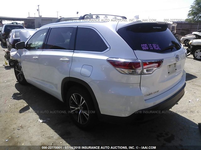 5TDKKRFHXGS161838 - 2016 TOYOTA HIGHLANDER XLE თეთრი ფოტო 3