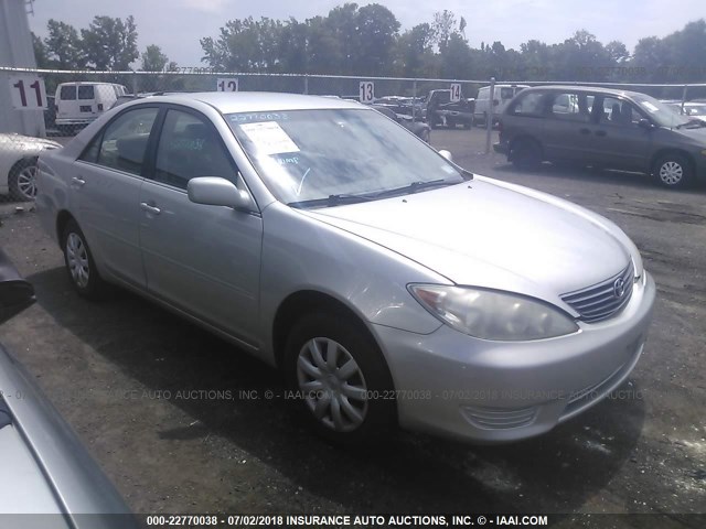 4T1BE32K05U595938 - 2005 TOYOTA CAMRY LE/XLE/SE ვერცხლისფერი ფოტო 1