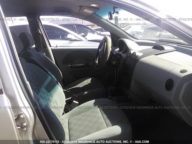 KL1TD52664B230997 - 2004 CHEVROLET AVEO SILVER photo 5