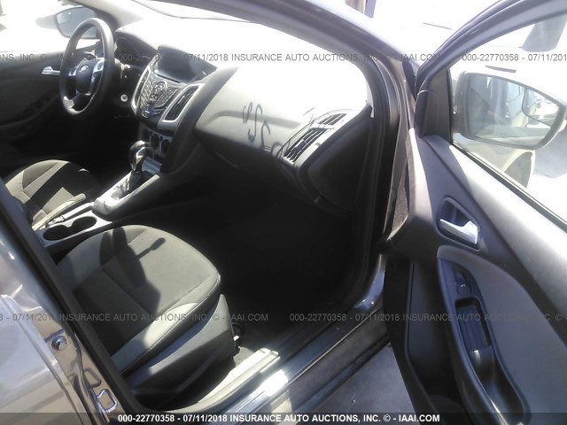 1FADP3K2XEL288232 - 2014 FORD FOCUS SE ნაცრისფერი ფოტო 5