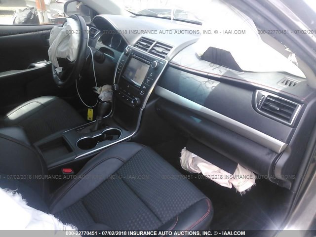 4T1BF1FK4FU478232 - 2015 TOYOTA CAMRY LE/XLE/SE/XSE GRAY photo 5