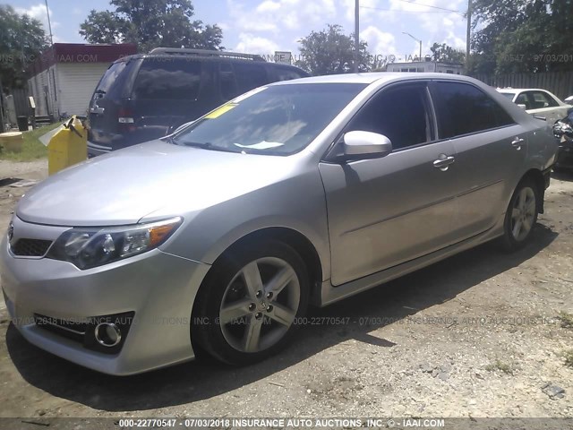 4T1BF1FK2CU160735 - 2012 TOYOTA CAMRY SE/LE/XLE SILVER photo 2