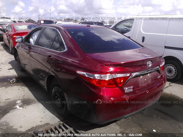 4T1BF1FK7HU770377 - 2017 TOYOTA CAMRY LE/XLE/SE/XSE 栗色 照片 3