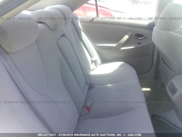 4T1BF3EK8AU084805 - 2010 TOYOTA CAMRY SE/LE/XLE SILVER photo 8