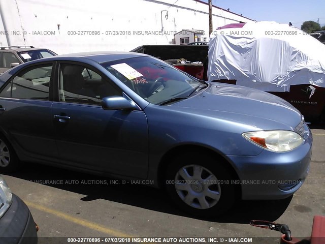 JTDBE32K920117993 - 2002 TOYOTA CAMRY LE/XLE/SE ლურჯი ფოტო 1