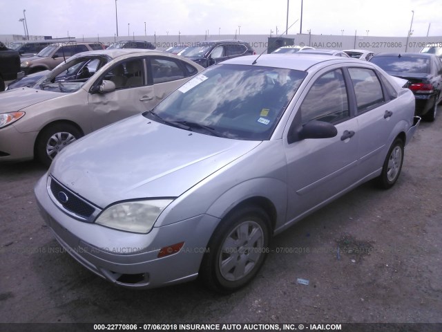 1FAFP34N67W280629 - 2007 FORD FOCUS ZX4/S/SE/SES SILVER photo 2