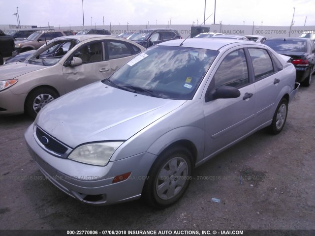 1FAFP34N67W280629 - 2007 FORD FOCUS ZX4/S/SE/SES 银色 照片 2