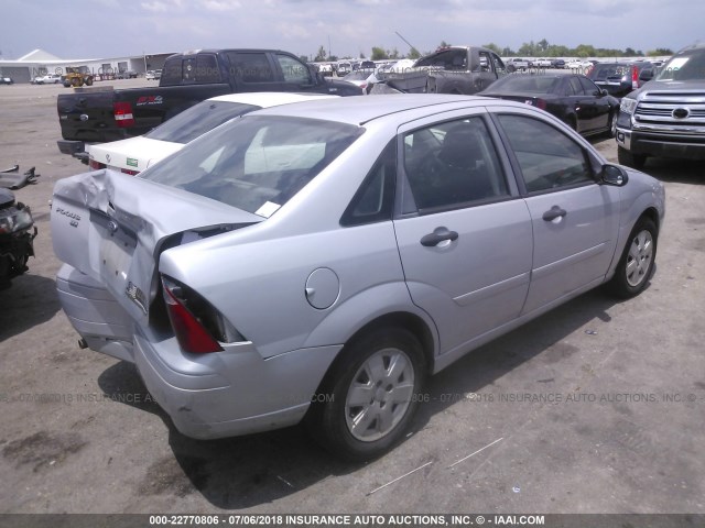 1FAFP34N67W280629 - 2007 FORD FOCUS ZX4/S/SE/SES SILVER photo 4