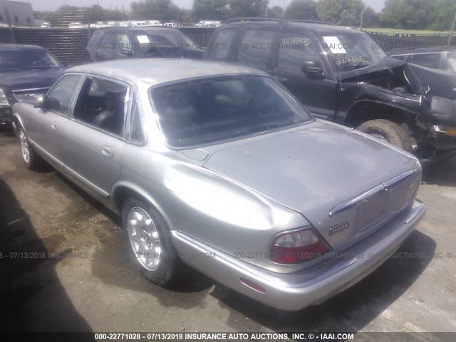 SAJHX6047XC858841 - 1999 JAGUAR XJ8 L GRAY photo 3