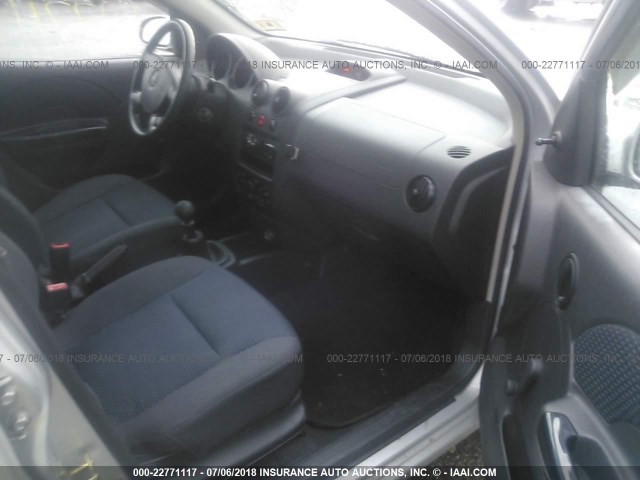 KL1TD56646B617304 - 2006 CHEVROLET AVEO LS SILVER photo 5