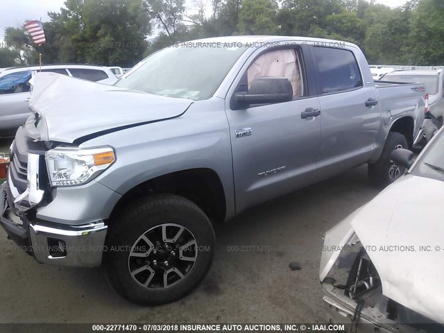 5TFDY5F1XFX475825 - 2015 TOYOTA Tundra CREWMAX SR5/TRD PRO GRAY photo 2