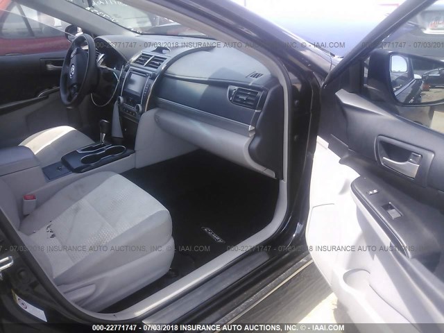 4T1BF1FK5CU087358 - 2012 TOYOTA CAMRY SE/LE/XLE 黑色 照片 5