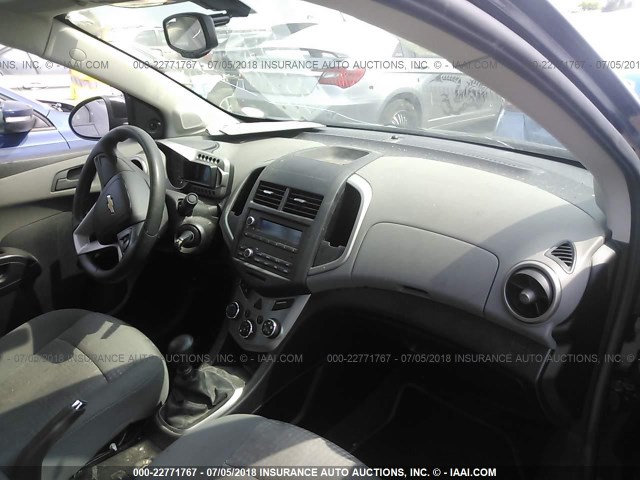 1G1JB5SH9F4173959 - 2015 CHEVROLET SONIC LS 黑色 照片 5