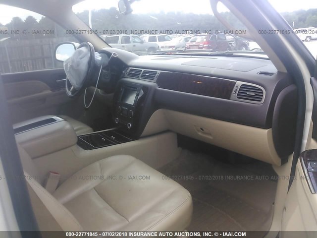 1GKUKMEF2AR189851 - 2010 GMC YUKON XL DENALI Champagne photo 5