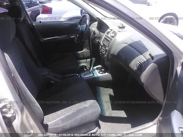 JM1BJ245631135151 - 2003 MAZDA PROTEGE PR5 银色 照片 5