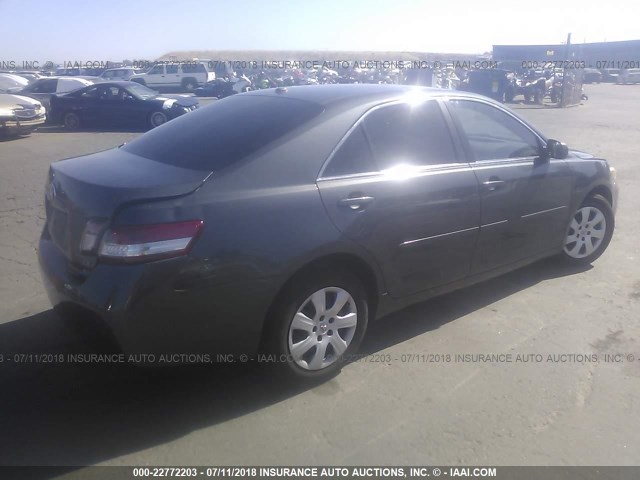 4T1BF3EK0BU647086 - 2011 TOYOTA CAMRY SE/LE/XLE ნაცრისფერი ფოტო 4