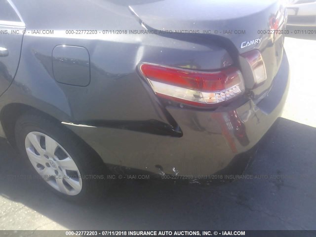 4T1BF3EK0BU647086 - 2011 TOYOTA CAMRY SE/LE/XLE ნაცრისფერი ფოტო 6
