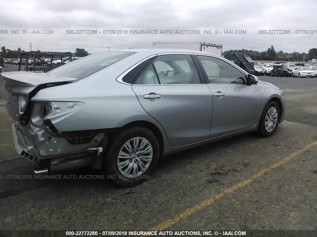 4T1BF1FK2FU026635 - 2015 TOYOTA CAMRY LE/XLE/SE/XSE GRAY photo 4