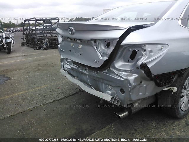 4T1BF1FK2FU026635 - 2015 TOYOTA CAMRY LE/XLE/SE/XSE GRAY photo 6