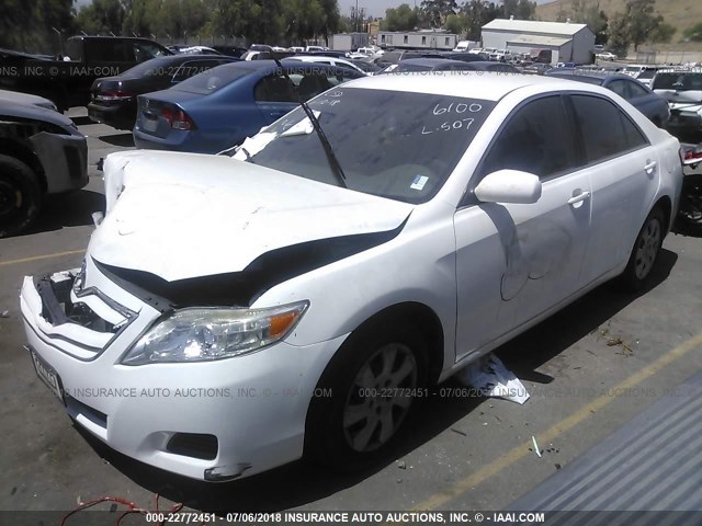JTNBK3EK9A3046100 - 2010 TOYOTA CAMRY SE/LE/XLE თეთრი ფოტო 2