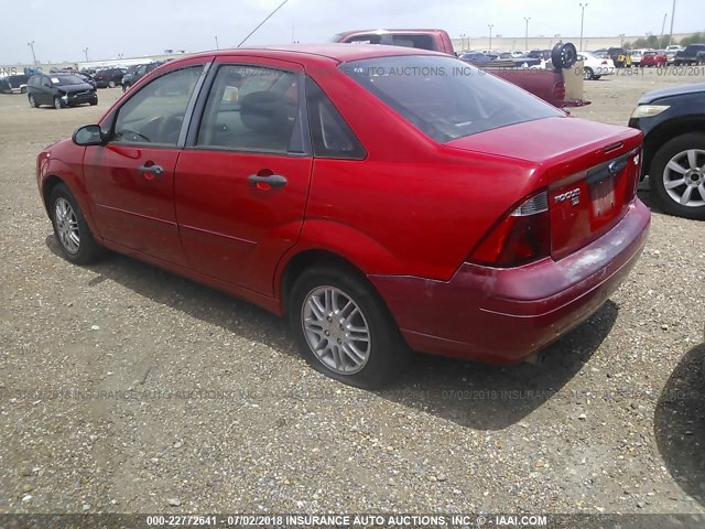 1FAFP34N87W122802 - 2007 FORD FOCUS ZX4/S/SE/SES RED photo 3