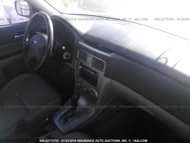 JF1SG65654H766162 - 2004 SUBARU FORESTER 2.5XS ვერცხლისფერი ფოტო 5