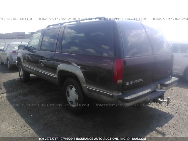 1GKFK16R3WJ700490 - 1998 GMC SUBURBAN K1500 MAROON photo 3