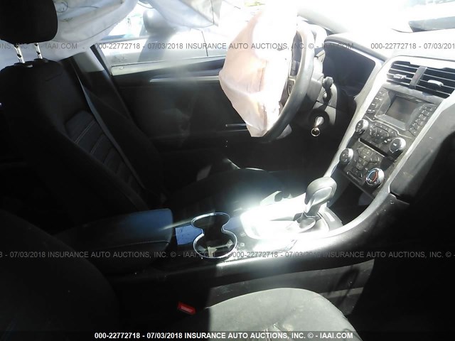 3FA6P0H77GR330368 - 2016 FORD FUSION SE GRAY photo 5