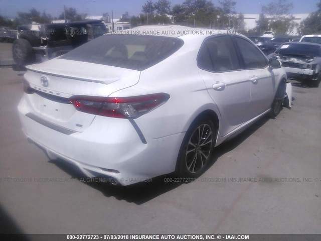 JTNB11HK9J3035861 - 2018 TOYOTA CAMRY L/LE/XLE/SE/XSE WHITE photo 4