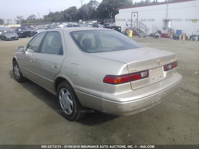 JT2BF22K9W0113898 - 1998 TOYOTA CAMRY CE/LE/XLE TAN photo 3