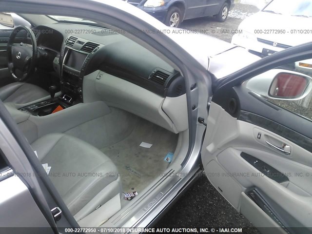 JTHGL46F075002285 - 2007 LEXUS LS 460L SILVER photo 5